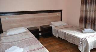 Гостиница Сайсары Якутск Двухместный номер с 2 отдельными кроватями и ванной-1