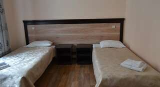 Гостиница Сайсары Якутск Двухместный номер с 2 отдельными кроватями и ванной комнатой-1